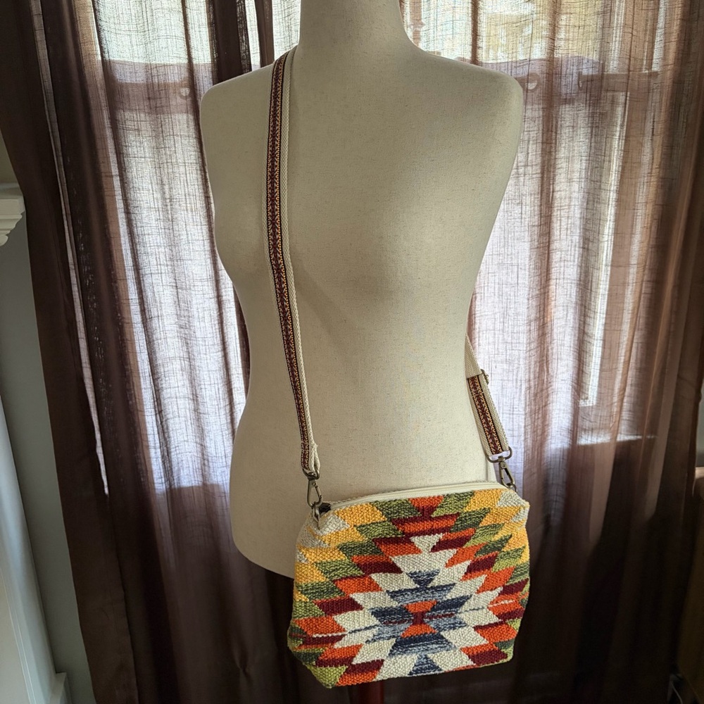 Panache Apparel Aztec Tribal Western Woven Patterned Crossbody Purse - Picture 2 of 14